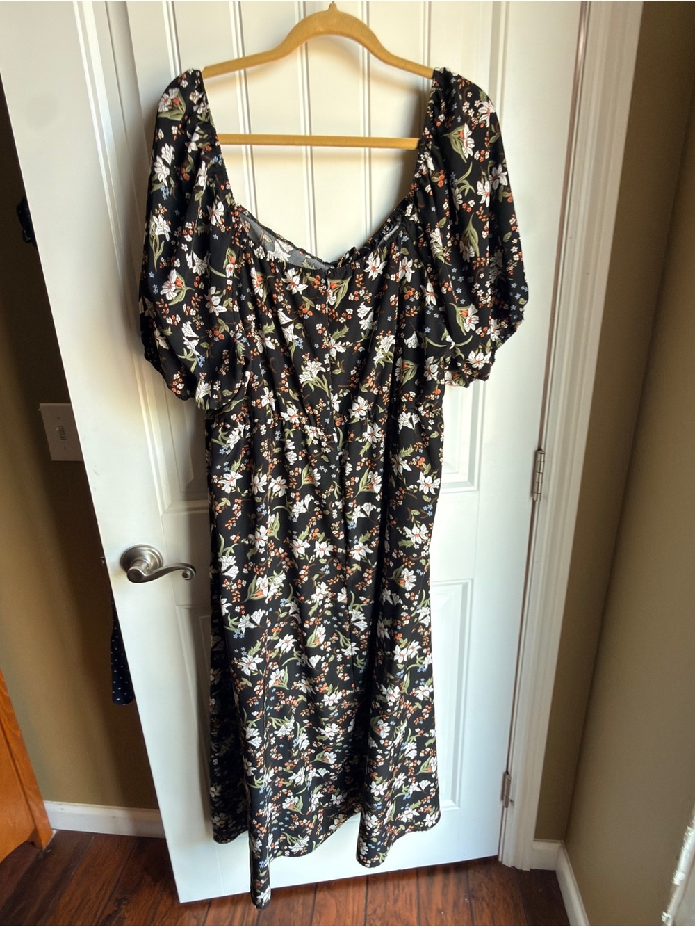 Black Floral Puff-Sleeve Midi Dress